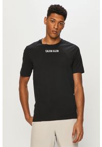 Calvin Klein Performance - T-shirt. Okazja: na co dzień. Kolor: czarny. Materiał: dzianina. Wzór: gładki. Styl: casual