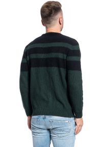 Lee - SWETER MĘSKI LEE STRIPED WOOL MIX DK BOTTLE GREEN L83LLNBB. Kolor: zielony