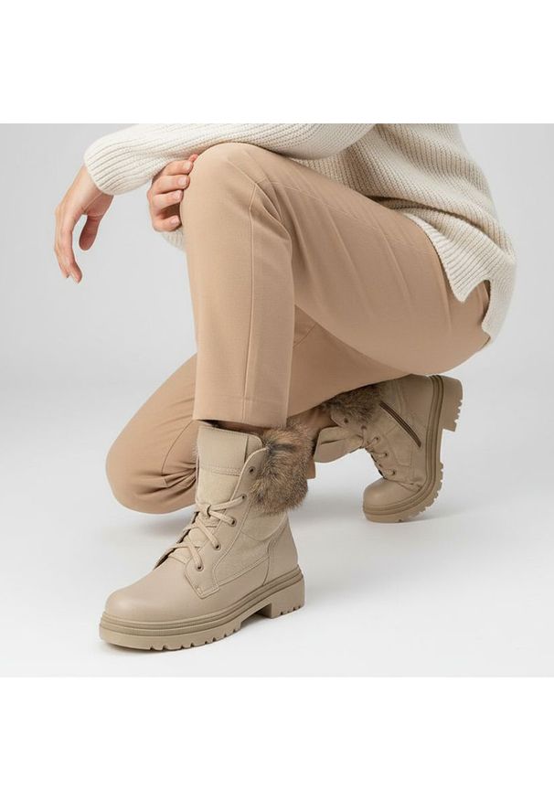 Beżowe Botki Armodo Ocieplane Obuwie Damskie. Okazja: na spacer. Kolor: beżowy. Materiał: zamsz, skóra. Szerokość cholewki: normalna. Sezon: zima. Styl: elegancki