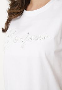 Born2be - Biały T-shirt z Bawełny o Kroju Oversize z Haftem i Cekinami Uliowena. Okazja: na co dzień, na spacer. Kolor: biały. Materiał: bawełna. Wzór: haft. Sezon: lato. Styl: casual #4