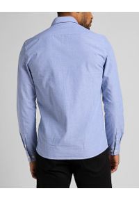 Lee - KOSZULA MATERIAŁOWA MĘSKA LEE SLIM BUTTON DOWN WASHED BLUE L66XNFLR. Typ kołnierza: button down. Materiał: materiał