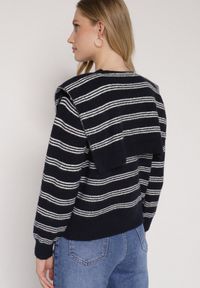 Born2be - Granatowy Kardigan w Paski z Domieszką Wełny z Dodatkową Narzutką Fedina. Kolor: niebieski. Materiał: wełna. Długość rękawa: długi rękaw. Długość: długie. Wzór: paski. Styl: klasyczny, elegancki #6