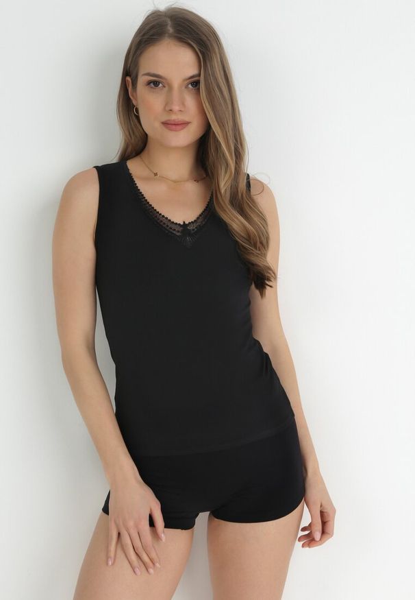 Born2be - Czarny Top Bawełniany Auxillaa. Kolor: czarny. Materiał: bawełna. Długość rękawa: bez rękawów. Wzór: gładki. Sezon: jesień, lato. Styl: klasyczny