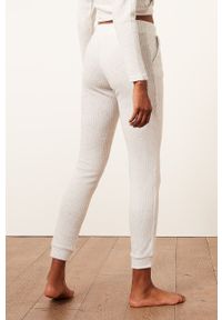 Etam - Spodnie piżamowe Cael. Kolor: beżowy. Materiał: poliester #4
