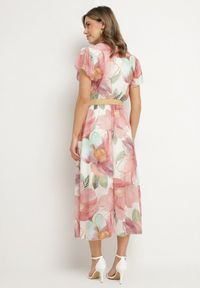 Born2be - Różowa Sukienka o Rozkloszowanym Kroju z Wiązaniem przy Dekolcie i Paskiem Sorilina. Okazja: na co dzień. Kolor: różowy. Długość rękawa: krótki rękaw. Wzór: kwiaty. Styl: casual, elegancki #6