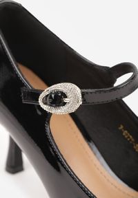 Born2be - Czarne Czółenka na Szpilce z Ozdobnym Paskiem Romilira. Okazja: na spotkanie biznesowe, do pracy. Nosek buta: szpiczasty. Zapięcie: pasek. Kolor: czarny. Materiał: jeans. Obcas: na szpilce. Styl: biznesowy, klasyczny, wizytowy #9