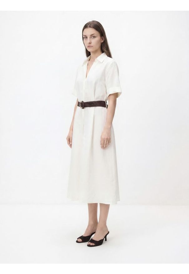 Reserved - Sukienka midi z lnem - biały. Kolor: biały. Materiał: len. Długość: midi