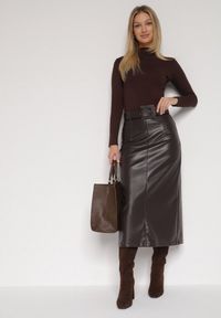 Born2be - Brązowa Spódnica Ołówkowa z Imitacji Skóry z Paskiem z Dużą Klamrą Rewedia. Okazja: na spotkanie biznesowe, do pracy, na co dzień. Kolor: brązowy. Materiał: skóra. Styl: casual, klasyczny, biznesowy #7