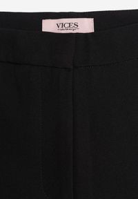 Renee - Czarne Spodnie Garniturowe VICES Typu Flare Tesilana. Okazja: na spotkanie biznesowe. Kolor: czarny. Styl: biznesowy #3