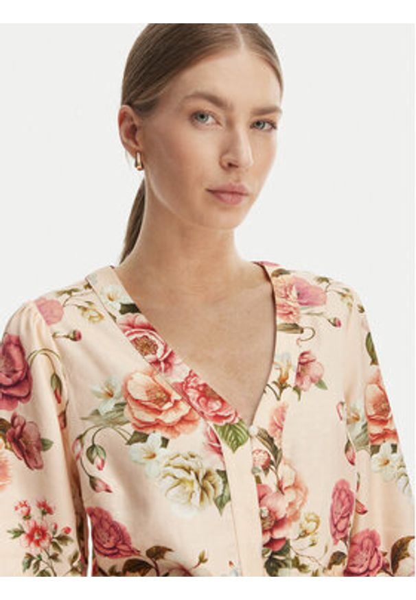 Guess Bluzka W6GHA4 W2565 Pomarańczowy Regular Fit. Kolor: pomarańczowy. Materiał: wiskoza