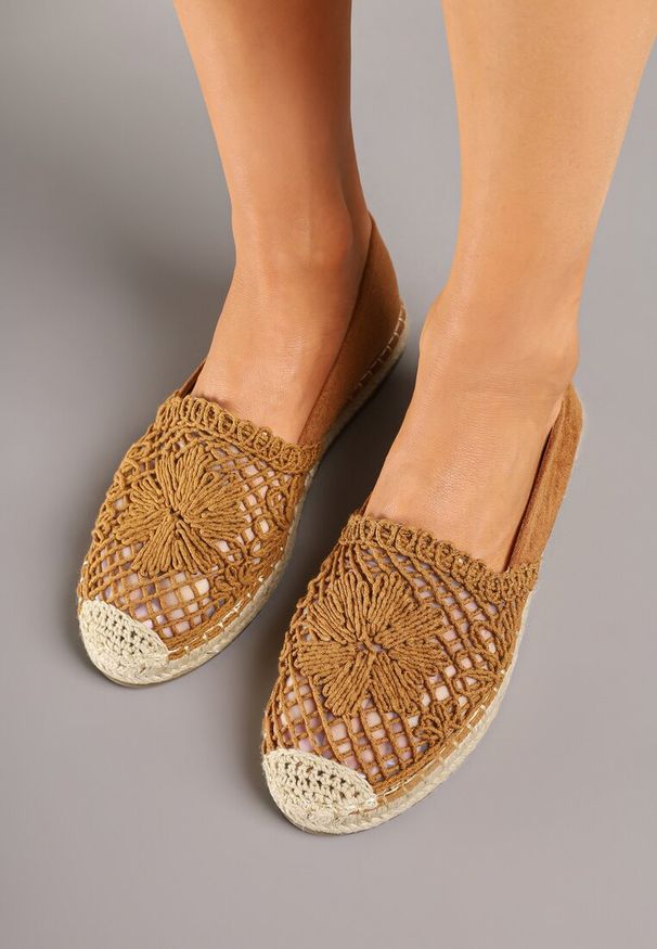 Renee - Jasnobrązowe Ażurowe Espadryle na Podeszwie z Plecionki Nusariana. Okazja: na co dzień, na spacer. Kolor: brązowy. Materiał: jeans. Wzór: ażurowy. Sezon: lato, wiosna. Styl: elegancki, casual
