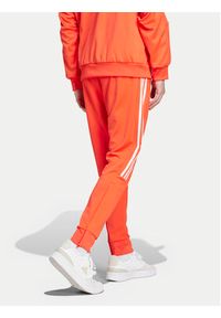 Adidas - adidas Spodnie dresowe House of Tiro IW3581 Pomarańczowy Regular Fit. Kolor: pomarańczowy. Materiał: bawełna