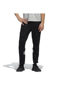 Adidas - ADIDAS DAILY 3-STRIPES PANTS > DZ7374. Materiał: materiał, poliester #1