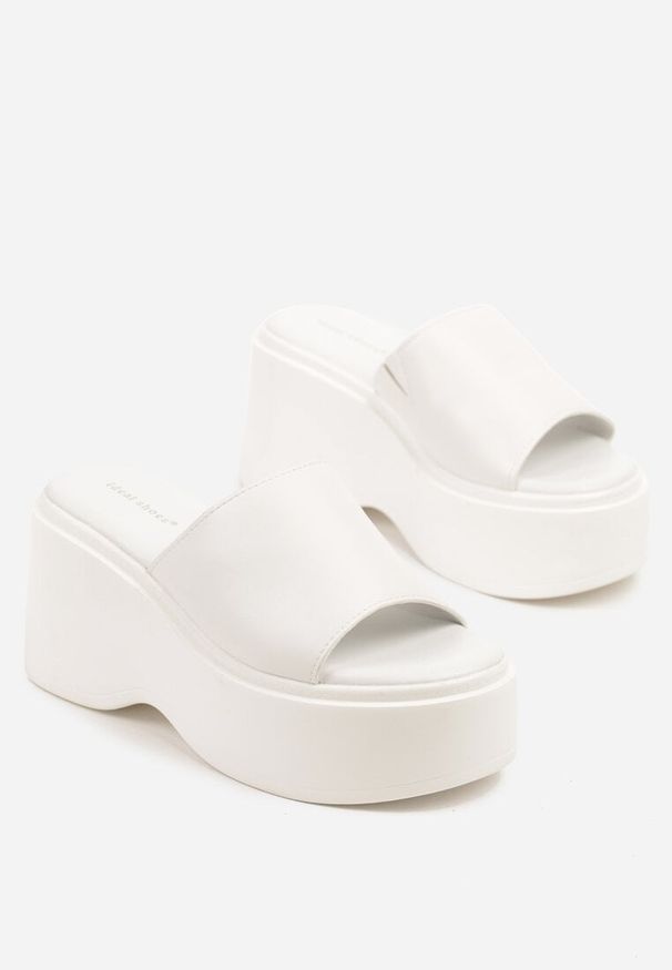 Born2be - Białe Klasyczne Klapki na Grubej Podeszwie Faladenia. Okazja: na co dzień. Kolor: biały. Materiał: dresówka. Sezon: lato. Styl: klasyczny