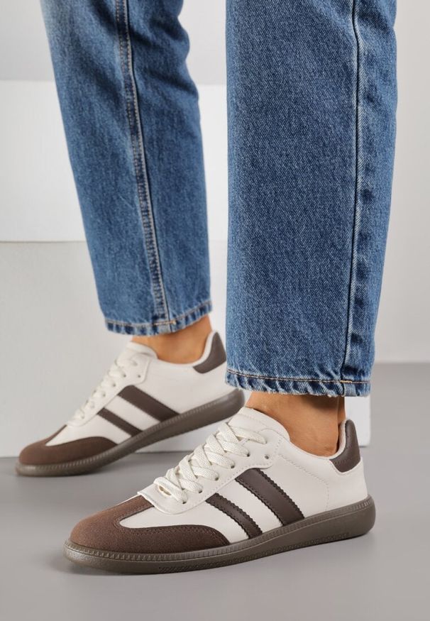 Born2be - Beżowo-Brązowe Płaskie Sneakersy Ozdobione Paskami Glaria. Okazja: na co dzień. Zapięcie: pasek. Kolor: beżowy. Materiał: jeans. Wzór: aplikacja