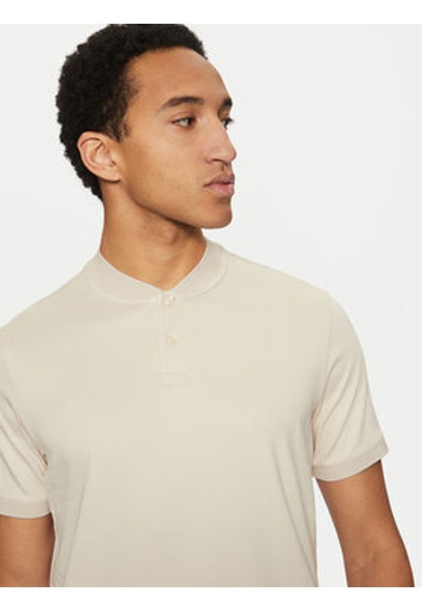 Calvin Klein Polo K10K111201 Beżowy Regular Fit. Typ kołnierza: polo. Kolor: beżowy. Materiał: bawełna