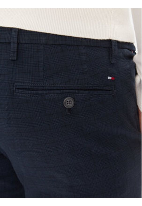 TOMMY HILFIGER - Tommy Hilfiger Chinosy Denton MW0MW32935 Granatowy Slim Fit. Kolor: niebieski. Materiał: bawełna