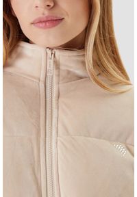 Guess - GUESS Beżowa zamszowa damska kurtka Couture Puffer. Kolor: beżowy. Materiał: zamsz #6