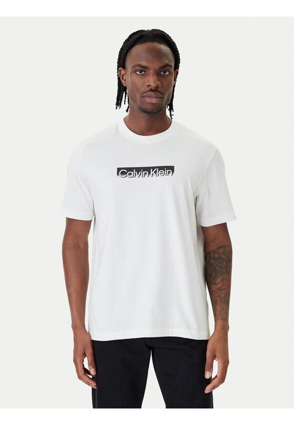 Calvin Klein T-Shirt LV04LF812G Biały Regular Fit. Kolor: biały. Materiał: bawełna