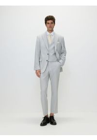 Reserved - Spodnie garniturowe slim z wełną - beżowy. Kolor: beżowy. Materiał: wełna #1