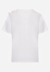 Born2be - Biały Klasyczny T-shirt z Bawełny Zdobiony Aplikacją 3D w Kształcie Kwiatów Noebel. Okazja: na co dzień. Kolor: biały. Materiał: bawełna. Wzór: aplikacja, kwiaty. Styl: klasyczny #4