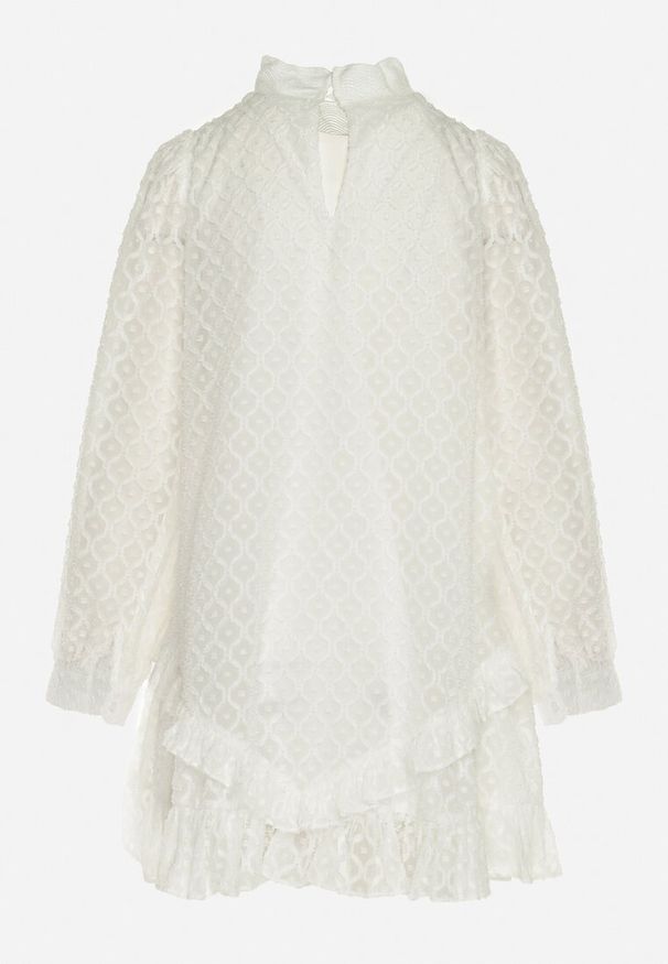 Born2be - Biała Trapezowa Sukienka Mini z Ażurowym Wzorem i Falbankami Virenia. Typ kołnierza: kołnierz z falbankami. Kolor: biały. Wzór: ażurowy. Typ sukienki: trapezowe. Długość: mini