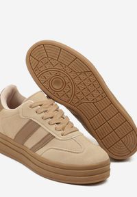 Renee - Ciemnobeżowe Sneakersy w Stylu Klasycznych Tenisówek na Platformie Nallania. Okazja: na spacer. Kolor: beżowy. Materiał: jeans. Obcas: na platformie. Sport: turystyka piesza #3
