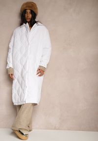 Renee - Biały Długi Płaszcz Kurtka Ozdobiona Pikowaniem Hamid. Kolor: biały. Długość: długie. Wzór: aplikacja #4