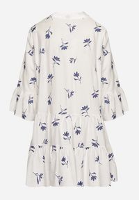 Born2be - Biała Sukienka z Wiskozą o Rozkloszowanym Kroju z Haftem i Falbankami Axneria. Okazja: na co dzień. Typ kołnierza: kołnierz z falbankami. Kolor: biały. Materiał: wiskoza. Wzór: haft. Typ sukienki: rozkloszowane. Styl: klasyczny, casual #4