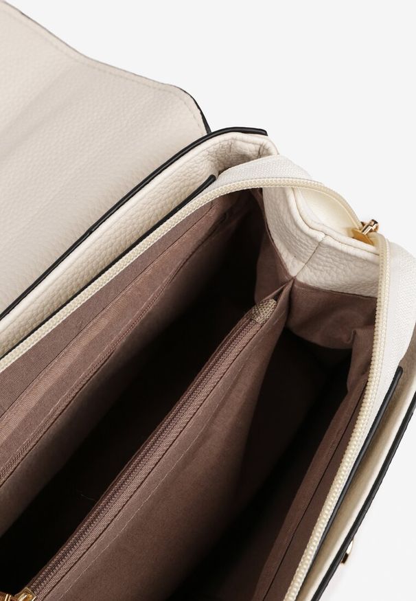 Renee - Biała Torebka Typu Listonoszka z Rączką i Klapą z Aplikacją Alatiela. Kolor: biały. Wzór: aplikacja. Dodatki: z aplikacjami. Styl: elegancki, biznesowy. Rodzaj torebki: na ramię