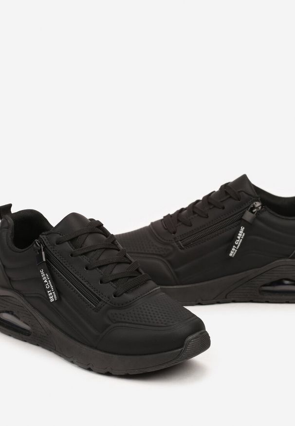 Born2be - Czarne Sneakersy na Grubej Podeszwie z Tłoczonymi Paskami Justinalin. Okazja: na co dzień. Zapięcie: pasek. Kolor: czarny. Wzór: paski. Sport: turystyka piesza