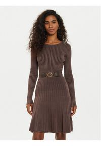 Guess Sukienka dzianinowa W2BK29 Z2YJ2 Brązowy Regular Fit. Kolor: brązowy. Materiał: wiskoza