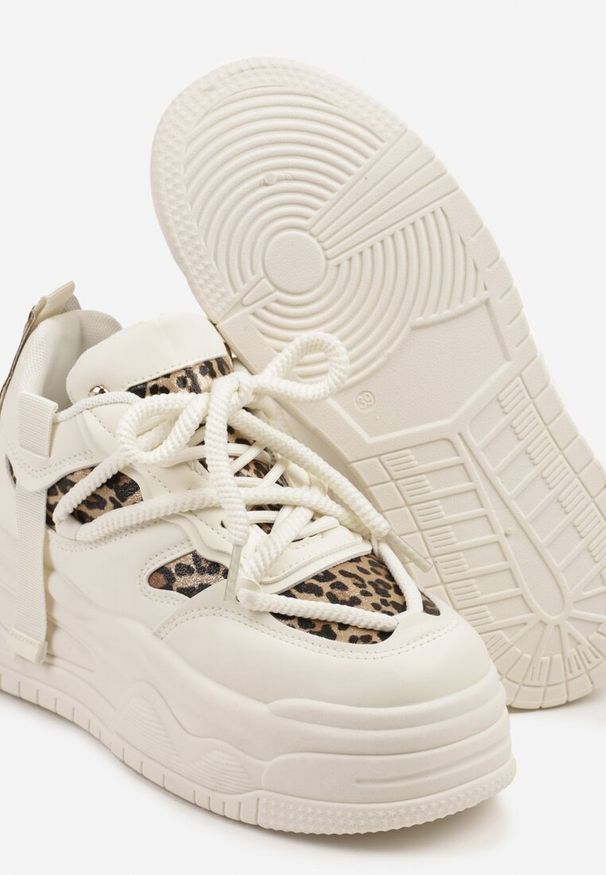 Renee - Beżowe Sneakersy w Streetwearowym Stylu na Tłoczonej Platformie z Brokatem Mailienne. Okazja: na co dzień. Kolor: beżowy. Szerokość cholewki: normalna. Wzór: aplikacja. Obcas: na platformie
