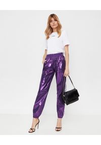 LA MANIA - Fioletowe spodnie z połyskiem. Kolor: różowy, wielokolorowy, fioletowy. Wzór: aplikacja #6
