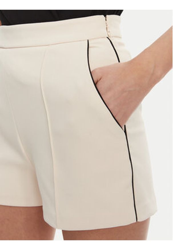 Elisabetta Franchi Szorty materiałowe SH-008-51E2 Beżowy Regular Fit. Kolor: beżowy. Materiał: syntetyk