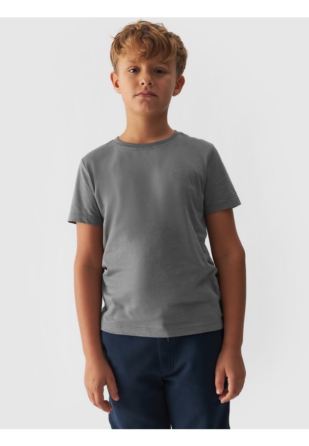 4F JUNIOR - T-shirt gładki chłopięcy - szary. Okazja: na co dzień. Kolor: szary. Materiał: bawełna, dzianina, jersey. Długość rękawa: krótki rękaw. Długość: krótkie. Wzór: gładki. Styl: casual, sportowy