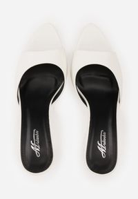 Renee - Białe Klapki na Szpilce ze Szpiczastym Odkrytym Noskiem Sewnila. Nosek buta: szpiczasty. Kolor: biały. Materiał: jeans, koronka. Obcas: na szpilce. Styl: elegancki, wizytowy #7