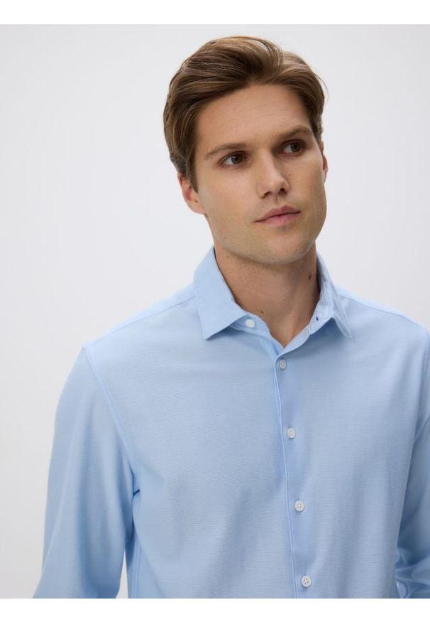 Reserved - Koszula slim fit z bawełną - jasnoniebieski. Kolor: niebieski. Materiał: bawełna