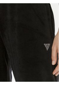 Guess Spodnie dresowe Couture V3BB26 KBXI2 Czarny Regular Fit. Kolor: czarny. Materiał: syntetyk