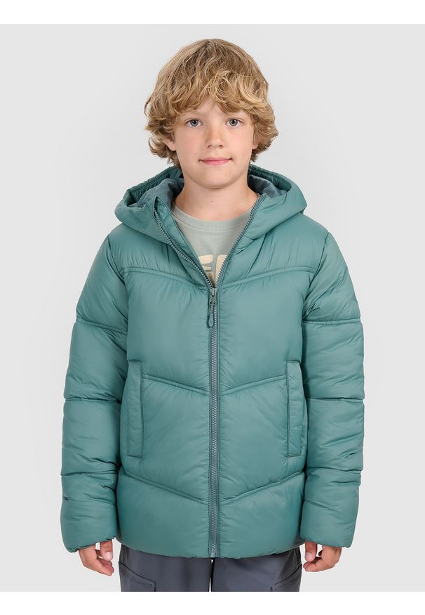 4f - 4F Kurtka puchowa z wypełnieniem syntetycznym chłopięca - zielona 164 (13-14 lat). Okazja: na co dzień. Typ kołnierza: kaptur. Kolor: oliwkowy, brązowy, wielokolorowy. Materiał: puch, syntetyk. Sezon: lato. Styl: casual, klasyczny, sportowy