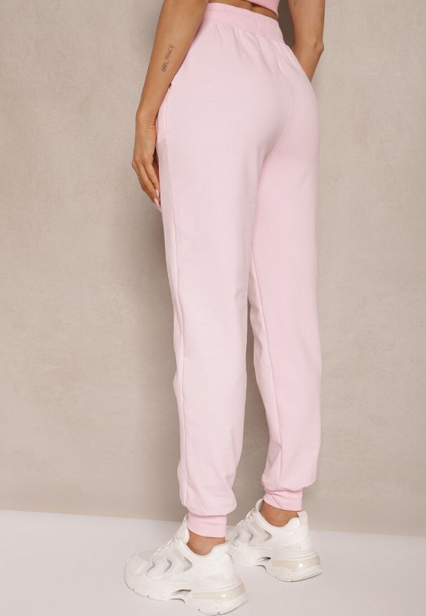 Renee - Różowe Spodnie Dresowe Joggery z Cyrkoniami i Wstążkami Ulinarea. Okazja: na co dzień. Kolor: różowy. Materiał: dresówka. Styl: elegancki, casual
