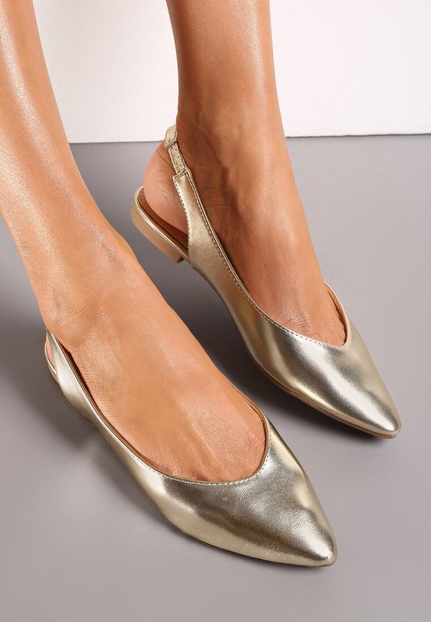 Born2be - Złote Pudrowe Sandały Slingback z Noskiem w Szpic Arrilla. Okazja: na co dzień, na spotkanie biznesowe, na spacer. Kolor: złoty. Sezon: lato. Styl: biznesowy, elegancki, casual