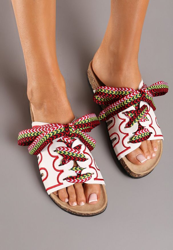 Born2be - Czerwono-Białe Płaskie Klapki z Imitacją Korka Wykończone Sznurowaniem Tinabima. Okazja: na spacer. Kolor: czerwony. Sezon: lato. Styl: boho, elegancki