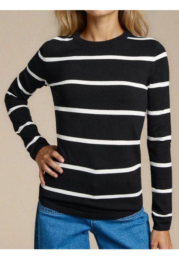 Sinsay - Sweter w paski - czarny. Kolor: czarny. Wzór: paski