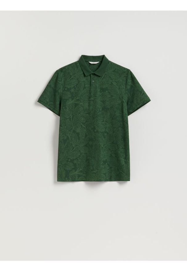 Reserved - Koszulka polo ze świątecznym wzorem - morski. Typ kołnierza: polo. Kolor: morski. Materiał: bawełna. Styl: wizytowy