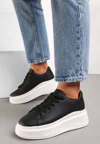 Renee - Czarne Sneakersy Ozdobione Brokatem na Platformie Aeliris. Kolor: czarny. Materiał: jeans. Wzór: aplikacja. Obcas: na platformie