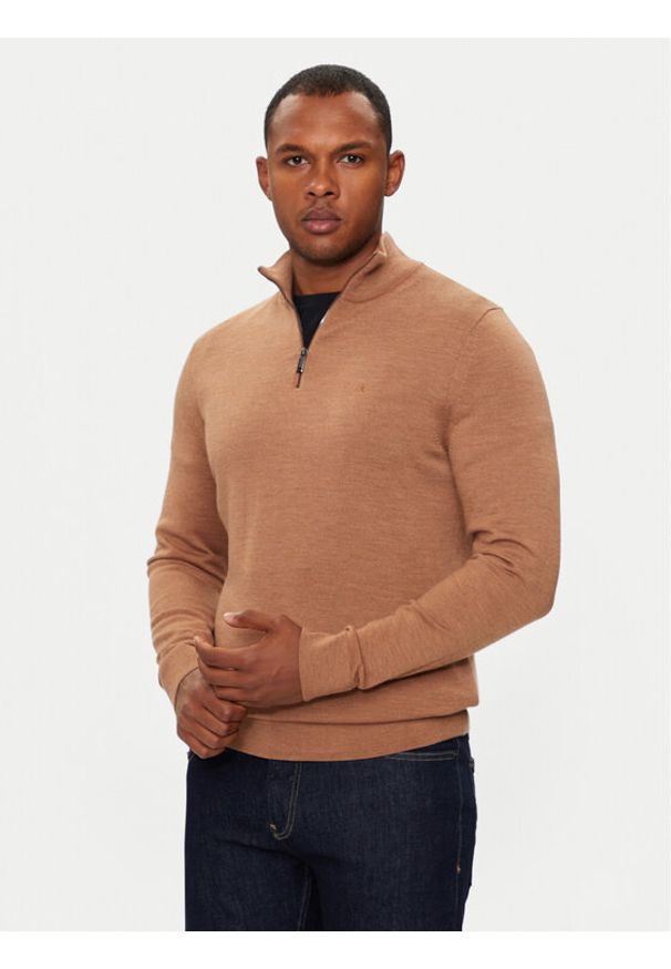 Calvin Klein Sweter K10K110421 Brązowy Regular Fit. Kolor: brązowy. Materiał: wełna