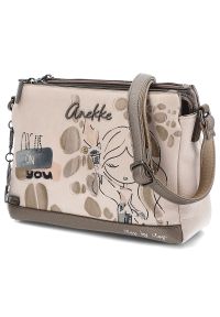 Torebka damska Anekke, z efektownym nadrukiem i metalowym logo zapinana na suwak, beżowa, 42743-184. Kolor: beżowy. Wzór: nadruk. Styl: casual, elegancki, klasyczny. Rodzaj torebki: na ramię #2