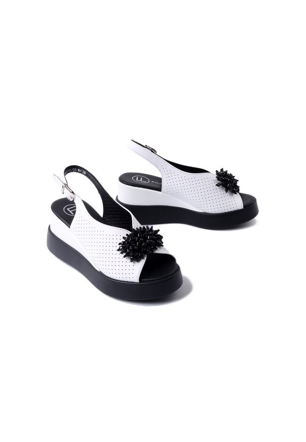 Filippo - FILIPPO DS6076/25 WH biały, sandały damskie. Kolor: biały. Materiał: skóra. Wzór: aplikacja. Obcas: na koturnie