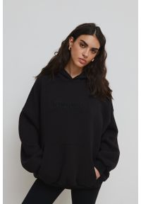 Marsala - Bluza typu oversize z HAFTEM, w kolorze TOTALLY BLACK - EVANS SATIN. Typ kołnierza: kaptur. Materiał: poliester, dresówka, bawełna, dzianina, jeans, wiskoza. Wzór: haft #1